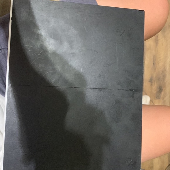 Xbox one cons with controller and cords - Picture 2 of 4